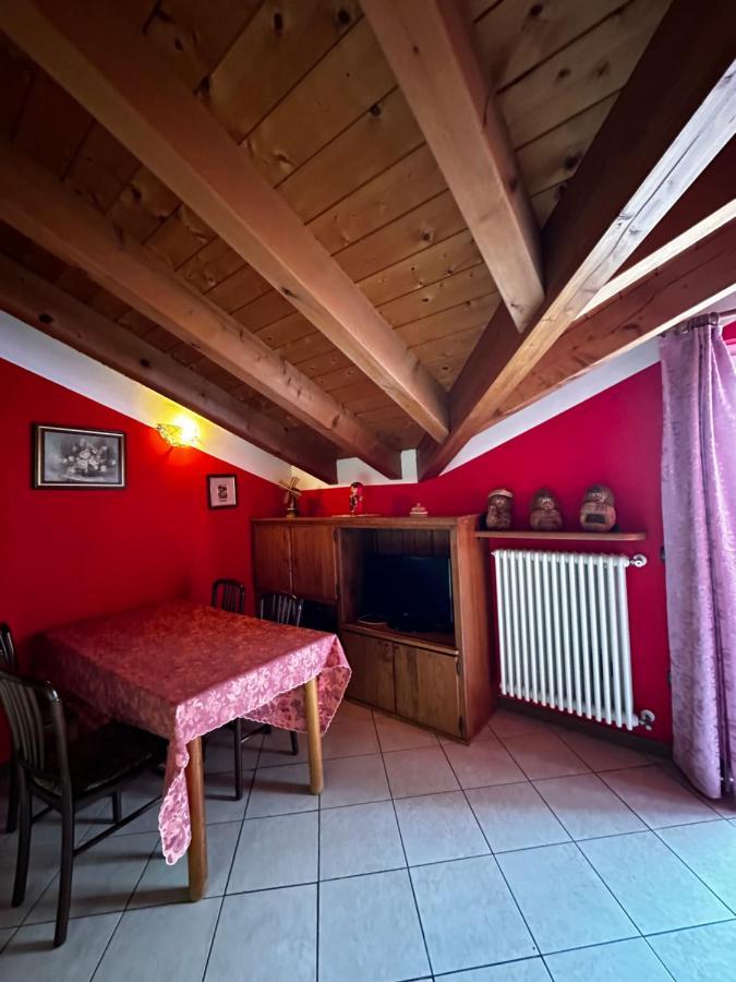 Residence Laguna Beach Pianello Del Lario Luaran gambar