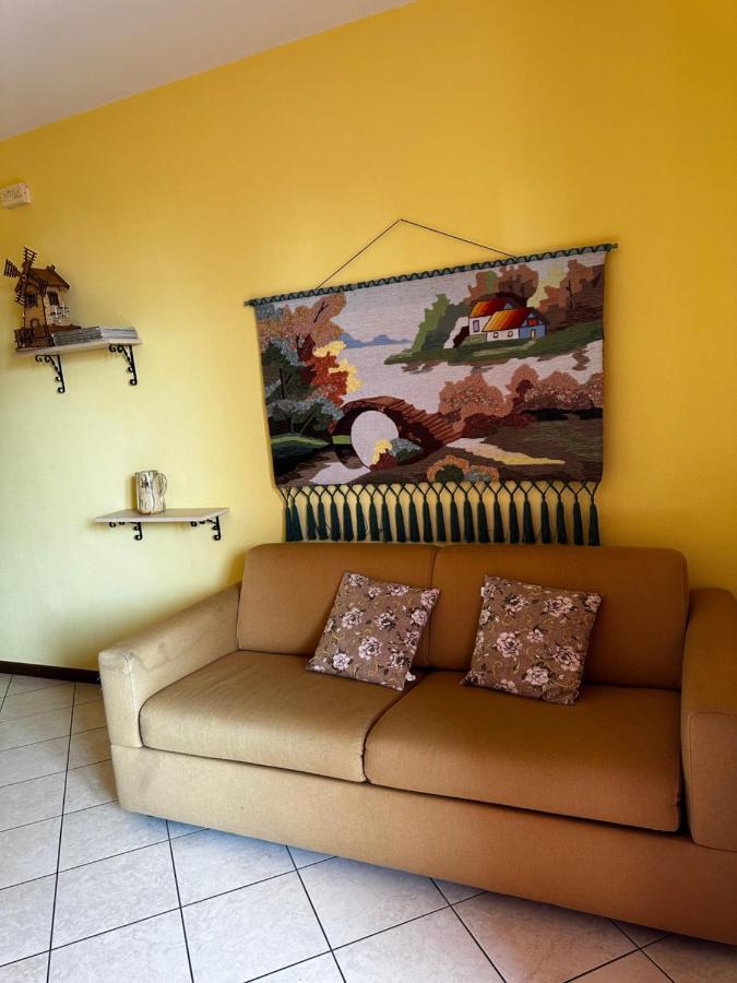 Residence Laguna Beach Pianello Del Lario Luaran gambar