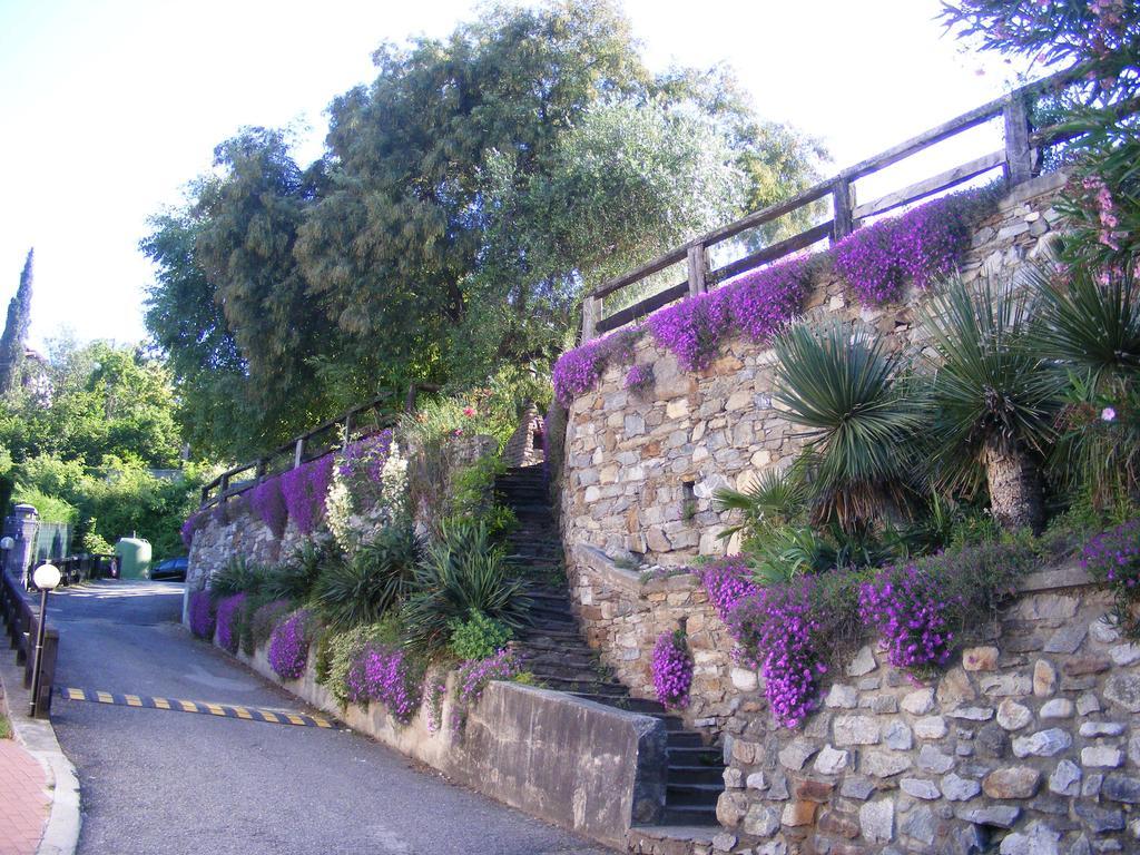 Residence Laguna Beach Pianello Del Lario Luaran gambar