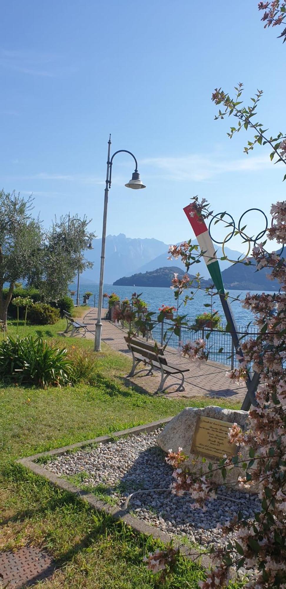 Residence Laguna Beach Pianello Del Lario Luaran gambar
