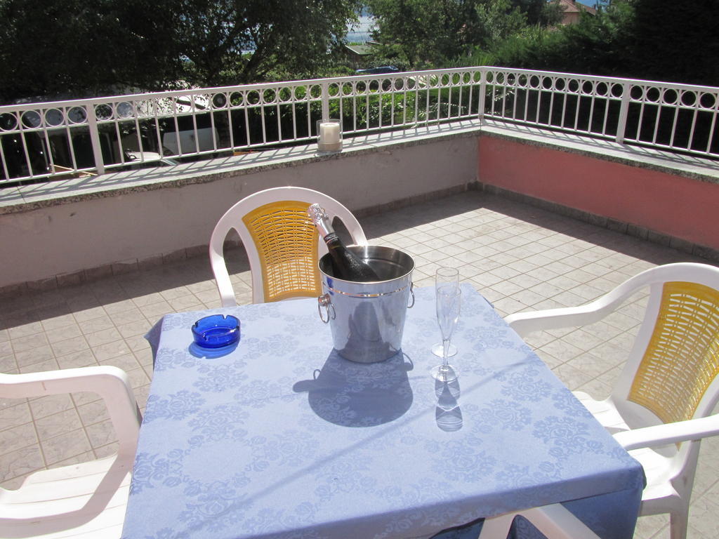 Residence Laguna Beach Pianello Del Lario Luaran gambar