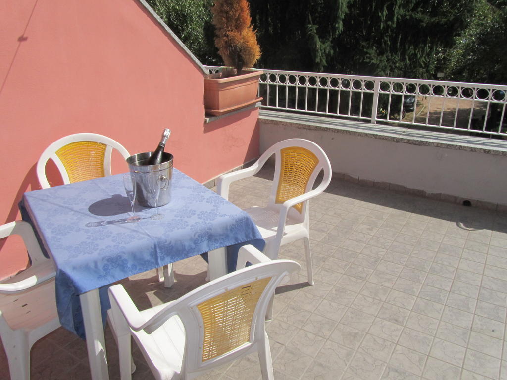 Residence Laguna Beach Pianello Del Lario Luaran gambar