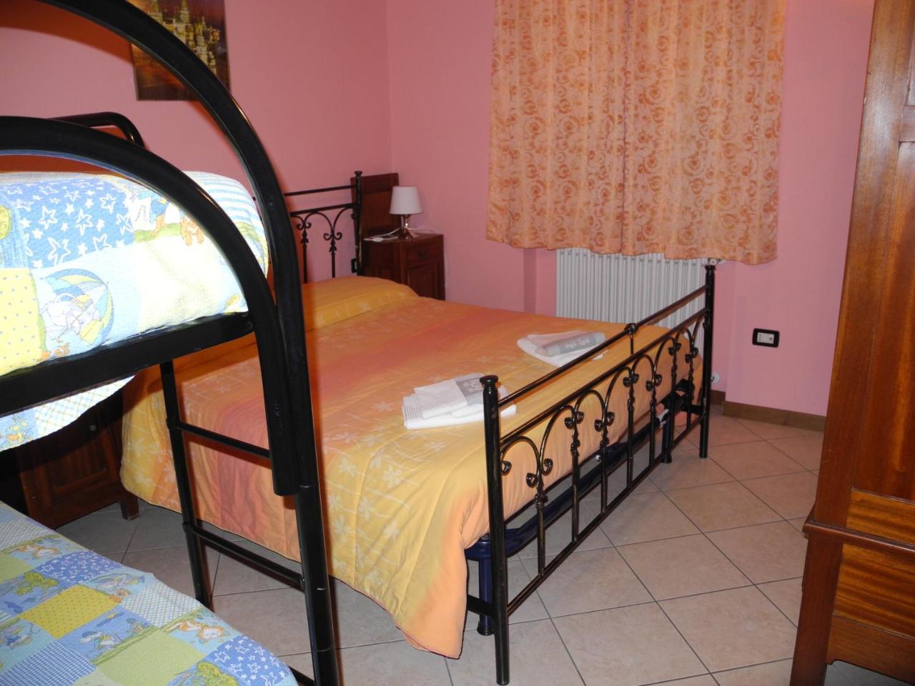 Residence Laguna Beach Pianello Del Lario Luaran gambar